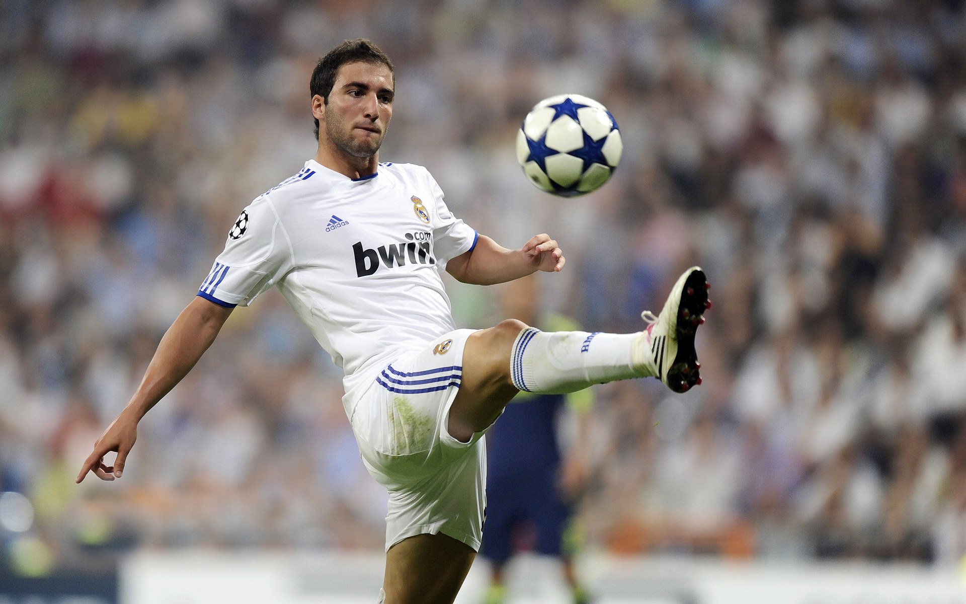 英超争冠之夜，克瓦拉茨赫利亚惊艳四座